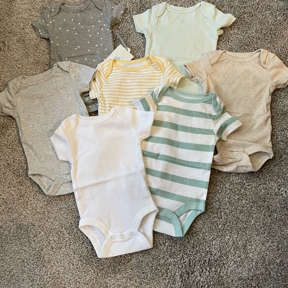 NEW Baby Onesies 7 Pack Size 0-3 Month Basic Bodysuits Neutral Easy Snap Closure - Picture 3 of 15